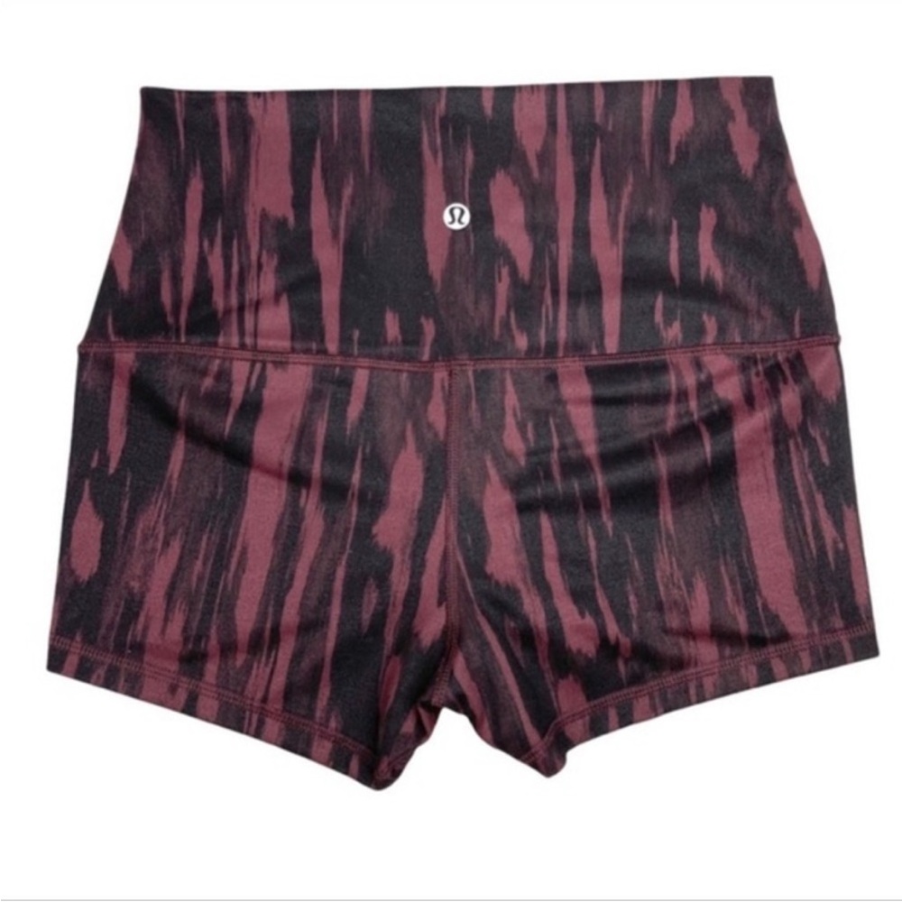 Lululemon Boogie Short Roll Down Painted Animal Bordeaux Drama Black Size 4 - Picture 2 of 9
